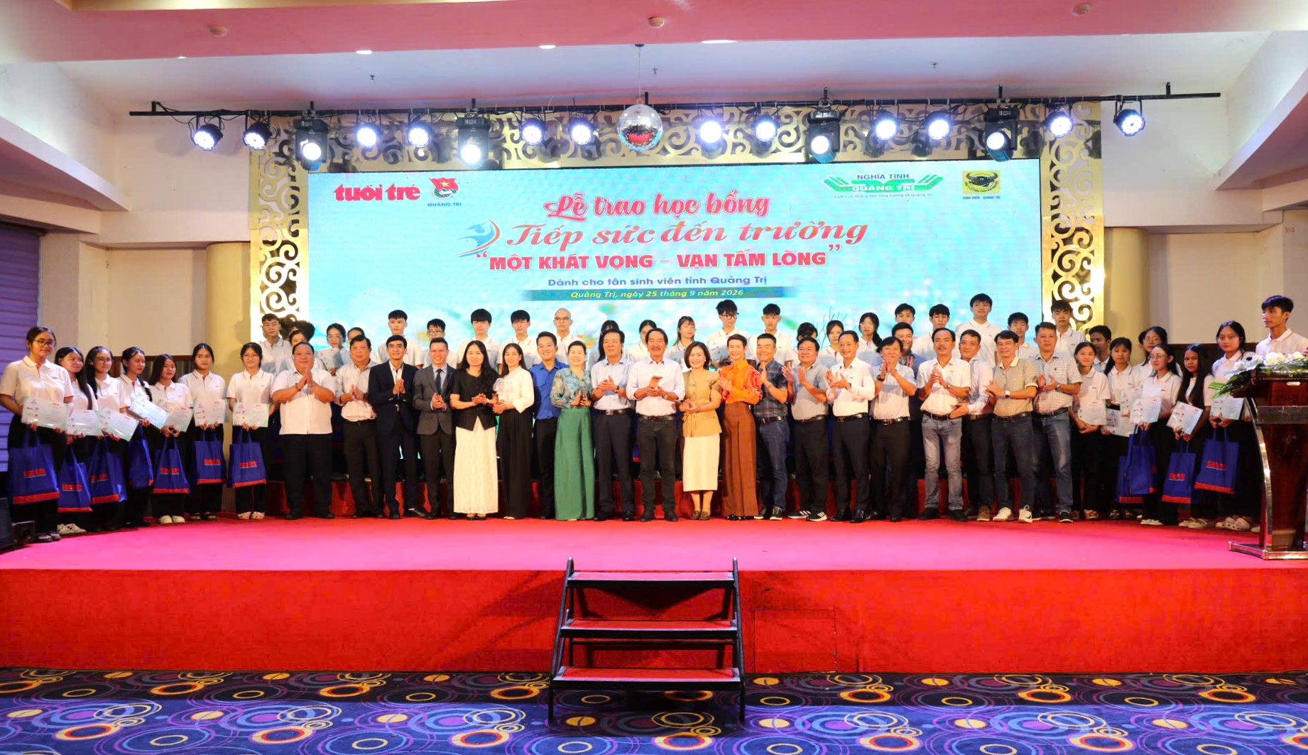 130 tân sinh viên Quảng Trị nhận học bổng “Tiếp sức đến trường”